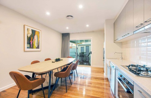 Echuca House | Guest Rated: 9.8 - Luxury on the Esplanade in Echuca
