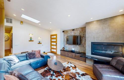 Blue Heron House | Lakefront Retreat with Private Beach & Ocean Views
