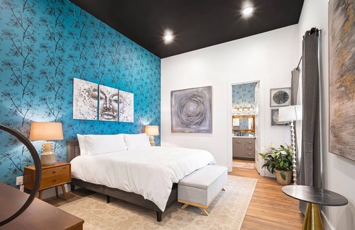 Pedernales Bend House | Luxury On The Water: Pool, Hot Tub, Games, Sleeps 20, Two Homes