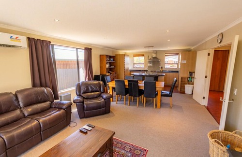 Twizel House | Discover Totara: Pet-Friendly Stay with Free WiFi
