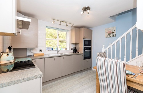 Looe House | Cozy One Bedroom Cottage with Oceanfront Views & Pool