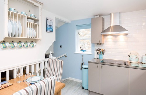 Looe House | Cozy One Bedroom Cottage with Oceanfront Views & Pool