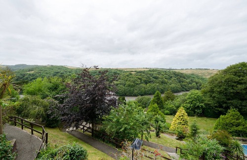 Looe House | Cozy One Bedroom Cottage with Oceanfront Views & Pool