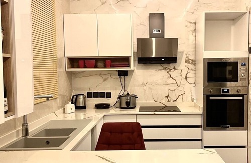 Accra Villa | Secluded One Bedroom Villa with Wifi, Netflix & Spa