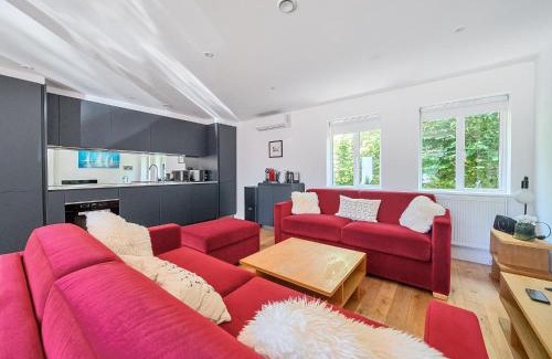 Kennington Apartment | Stylish Oxford Apartment with Free Parking, Ideal for Families