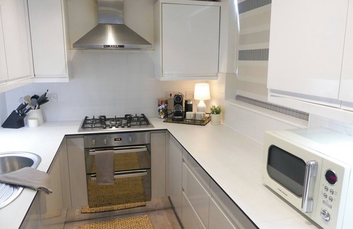 Royal Tunbridge Wells Apartment | Luxury Penthouse w/Balcony | 2x Free Parking | 3 minutes to Mainline Station