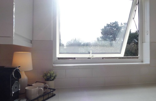 Royal Tunbridge Wells Apartment | Luxury Penthouse w/Balcony | 2x Free Parking | 3 minutes to Mainline Station