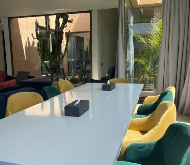 Annakhil Villa | Relaxing Palm Villa: 4-Star Retreat with Pool & Pet-Friendly