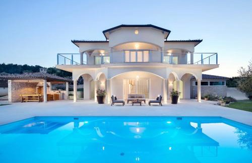 Gondolici House | Oceanfront Villa with Panoramic Views Near Rabac - 9.7 Rated