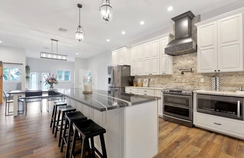 St. Petersburg - Clearwater House | Heated Pool & Spa Retreat - Guest Rated 9.6/10