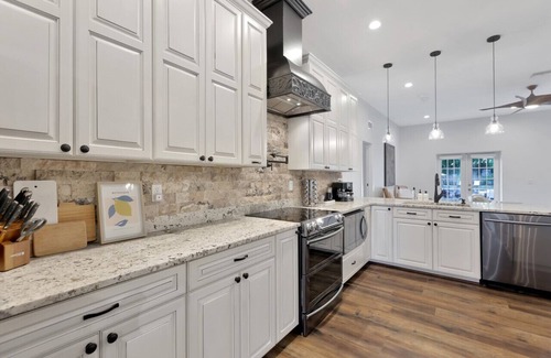 St. Petersburg - Clearwater House | Heated Pool & Spa Retreat - Guest Rated 9.6/10