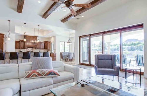 Paradise Del Este House | Entertainer's Paradise: Rooftop Firepit & Family-Friendly Fun