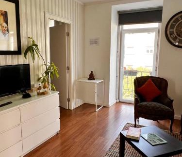 Sao Jorge de Arroios Apartment | Modern Apartment Near Subway - Family Friendly Retreat