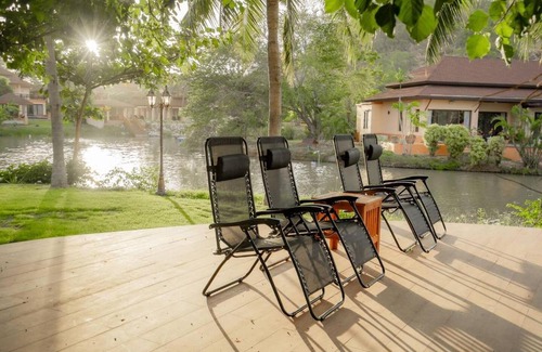 Nong Kae Villa | Cozy Peninsula Retreat with Pool, Steps from the Beach