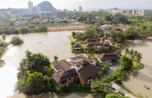 Nong Kae Villa | Cozy Peninsula Retreat with Pool, Steps from the Beach