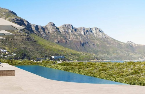 Hout Bay Apartment | Luxury Penthouse 1BR with Panoramic Sea + Peaks