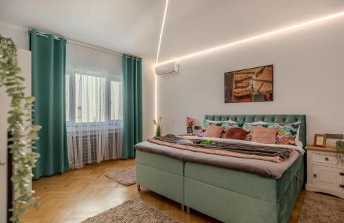Bucharest City-Centre Apartment | Remarkable 4-Star Jacuzzi Penthouse near Grand Hotel