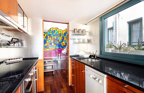 Dreta de l'Eixample Apartment | Elegant Penthouse Retreat with Spa and Pet-Friendly Options