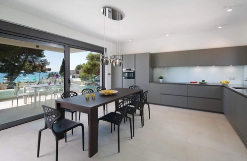 Fazana Apartment | Prime Penthouse with Jacuzzi Steps from the Beach