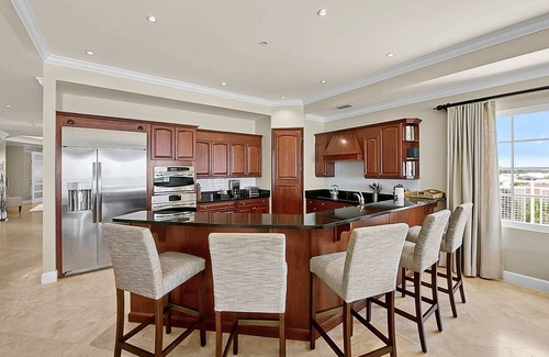 Seven Mile Beach Condo | Stunning 4BR Penthouse with Ocean Views & Spa Retreat