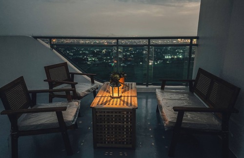 San Fernando Condo | Luxury Penthouse in CBD w/Wave Pool, 7ft Billiards & Wide Balcony for Getaways