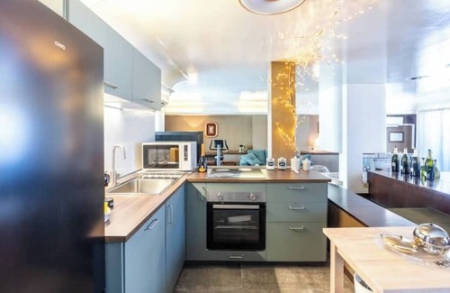 Central Station Apartment | Luxury Penthouse with terrace 10 Minutes from the Duomo