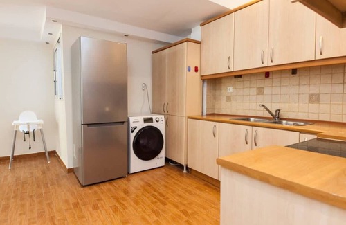 Pasalimani Apartment | Modern Pireas Retreat: 2BR Urban Escape with Kitchen