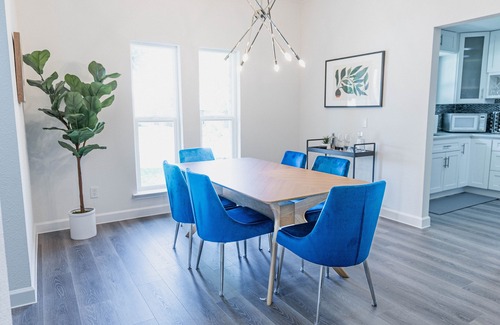 Cowley House | Regal Executive: Poolside Fun & Family-Friendly Amenities