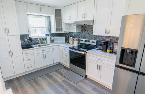 Cowley House | Regal Executive: Poolside Fun & Family-Friendly Amenities