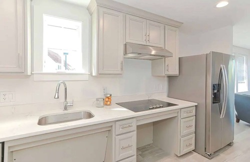 Plymouth Cultural District Condo | Premier Plymouth Waterfront Condo with Balcony & Ocean Views