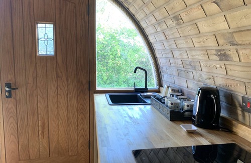 Minster on Sea Cabin | Enchanting Hobbit House Retreat with Hot Tub & Spa Access