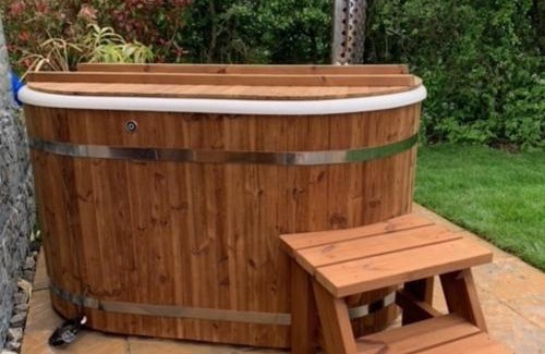 Minster on Sea House | Enchanting Hobbit House with Hot Tub: Guest Rated 9.3/10