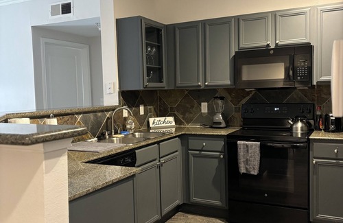South Central Houston Condo | Pool View Retreat Steps from NRG Stadium - Guest Rated 9.8