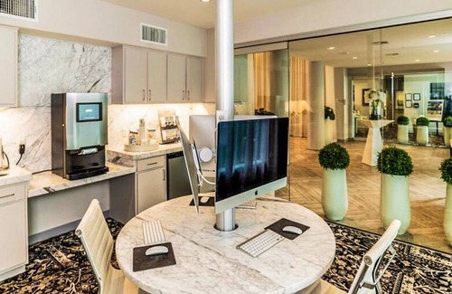South Central Houston Condo | Pool View Retreat Steps from NRG Stadium - Guest Rated 9.8