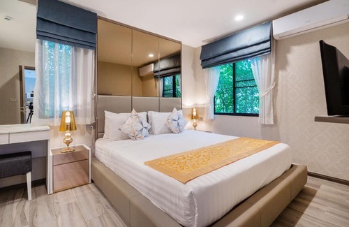 Sa Khu Apartment | Prime 4-Star Retreat with Poolside Bliss at Naiyang