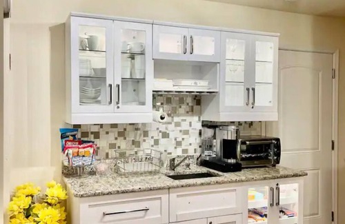 Newark Apartment | Top-Rated Private Apartment Studio with Breakfast Included