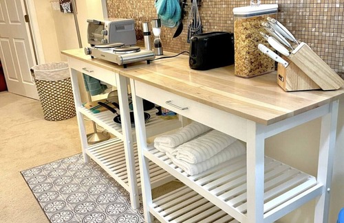 Lake Arbor House | Relax in Private Bedrooms Near Stadium & Metro, DC