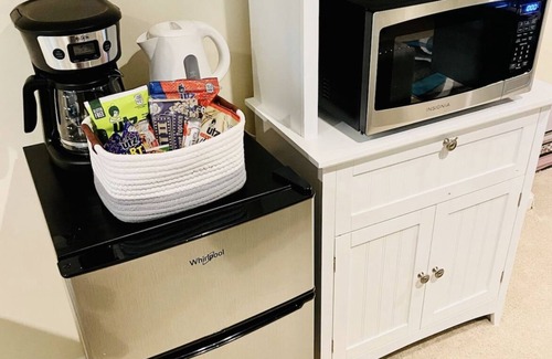 Lake Arbor House | Relax in Private Bedrooms Near Stadium & Metro, DC