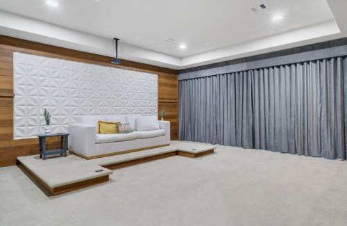 Leander House | Luxury, Private Cinema, Amazing Views, and more!