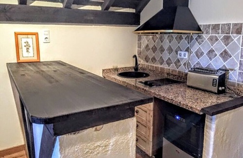 Pradollano Apartment | Elegant Duplex Retreat at Rumaykiyya Hotel with Pool