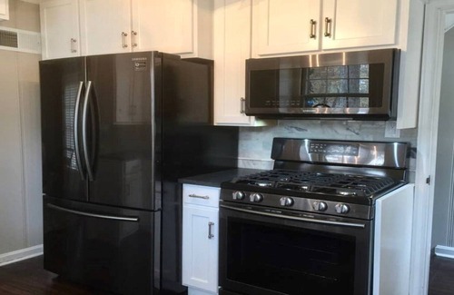 Mount Vernon House | Elegant Private Residence with Kitchen | Rated 10/10 by Guests