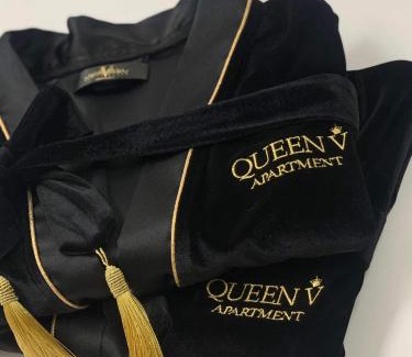 Kaunas Apartment | Indulge in Queen V Apartment with Jacuzzi & 10/10 Review