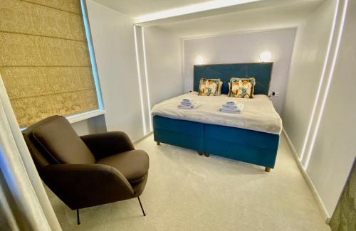 Kaunas Apartment | Indulge in Queen V Apartment with Jacuzzi & 10/10 Review