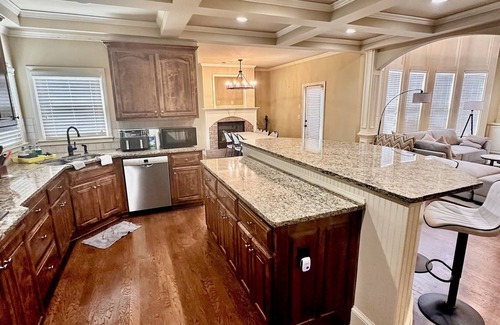 Dacula House | Tranquil Family Retreat with Kitchen & Pet-Friendly Amenities