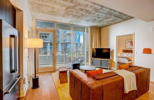 Rainey Street Historic District Condo | Elegant Stay on Rainey St with Pool and Breakfast Included