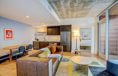 Rainey Street Historic District Condo | Elegant Stay on Rainey St with Pool and Breakfast Included