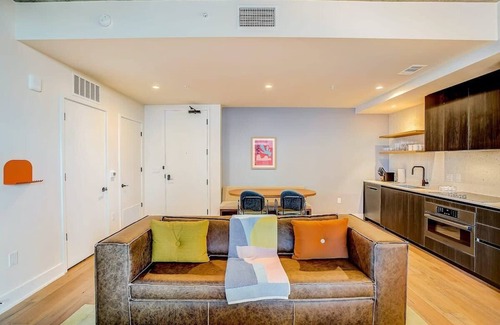 Rainey Street Historic District Condo | Elegant Stay on Rainey St with Pool and Breakfast Included