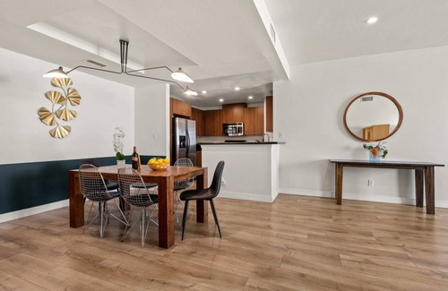 Sawtelle Condo | Pet-Friendly 2BR Retreat in Los Angeles with Top Ratings
