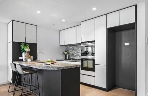 Docklands Apartment | Luxury Redefined: Your Unforgettable Stay Awaits