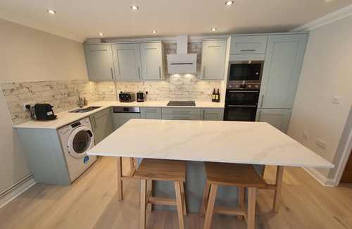 Boscombe Apartment | Exceptional Two-Bed Apartment Steps from Boscombe Beach